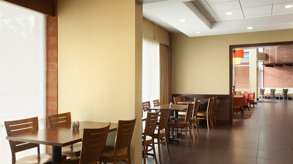 Hyatt Place Portland Airport/Cascade Station Bagian luar foto